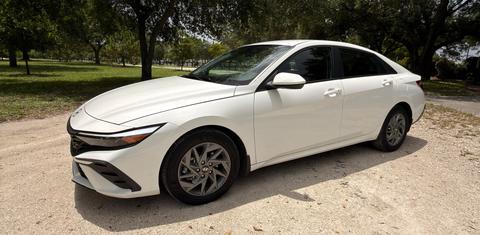 Hyundai Elantra 2024