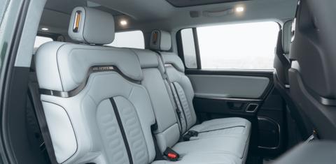 Rivian R1S 2023