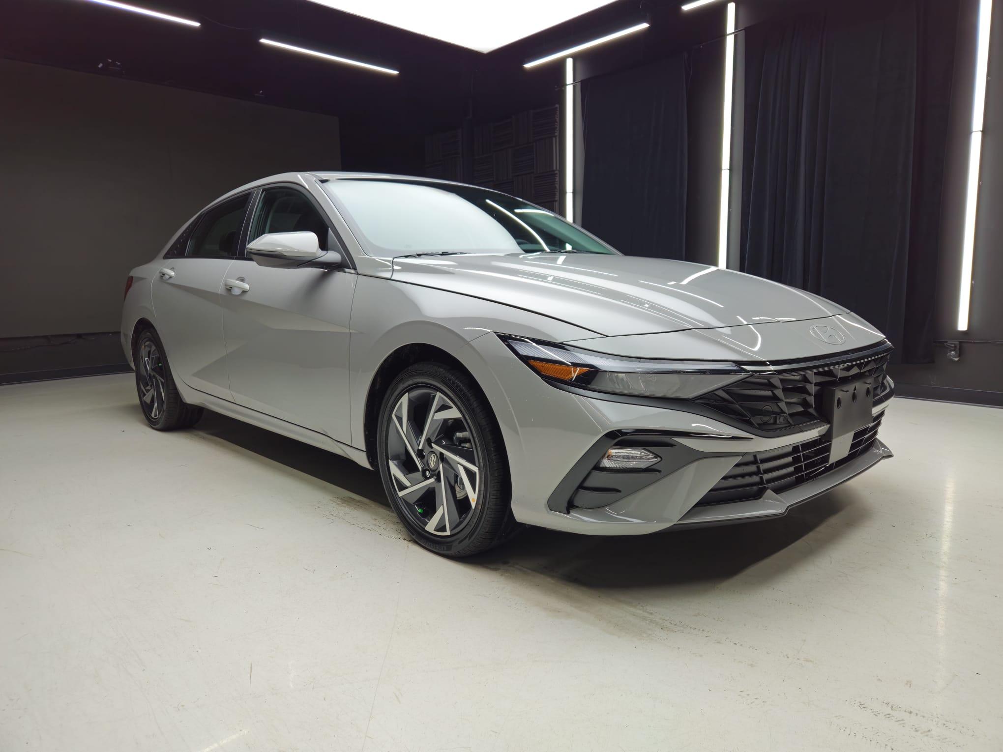 Hyundai Elantra Hybrid 2026 in 
