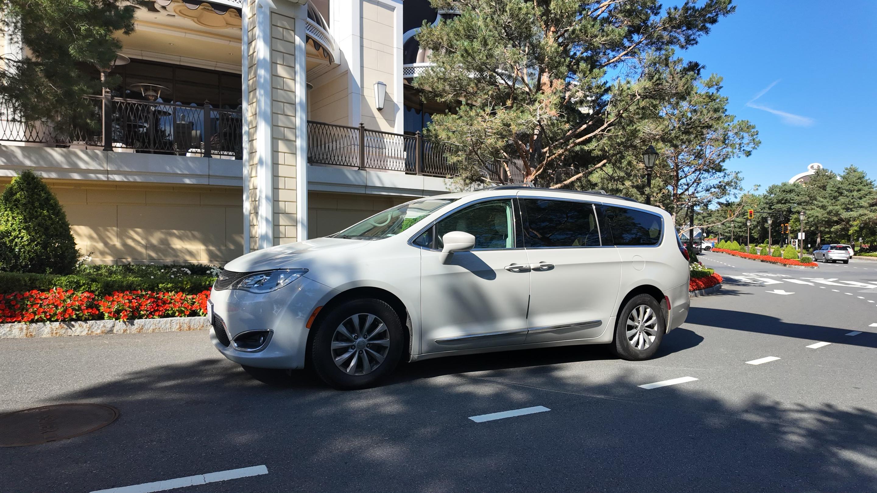 Chrysler Pacifica 2017 in Everett, MA