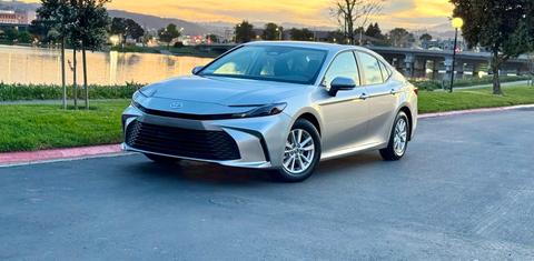 Toyota Camry Hybrid 2026