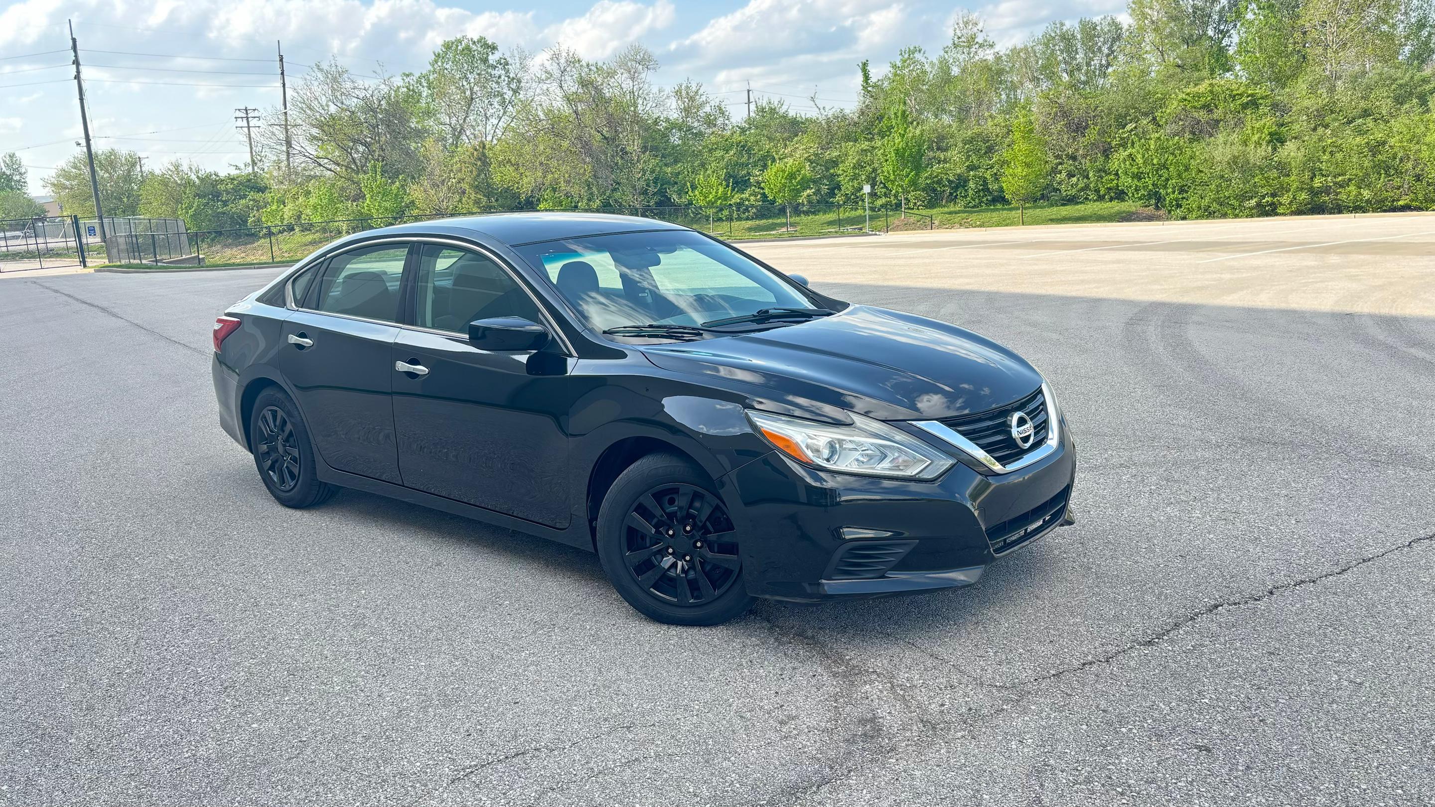 Nissan Altima 2017 in Hazelwood, MO