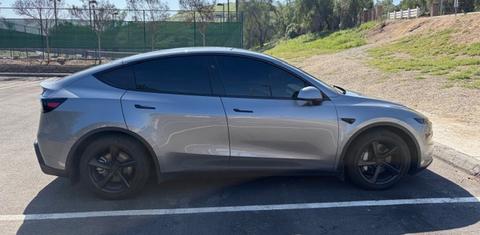 Tesla Model Y 2026