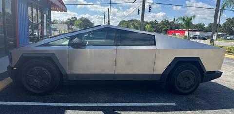 Tesla Cybertruck 2025
