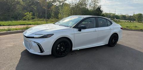 Toyota Camry Hybrid 2026