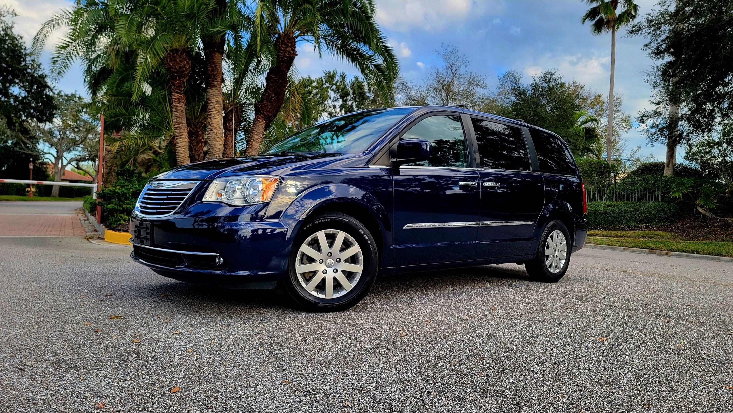 Chrysler Town & Country 2016 in 