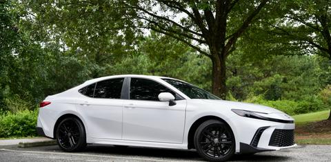 Toyota Camry Hybrid 2025
