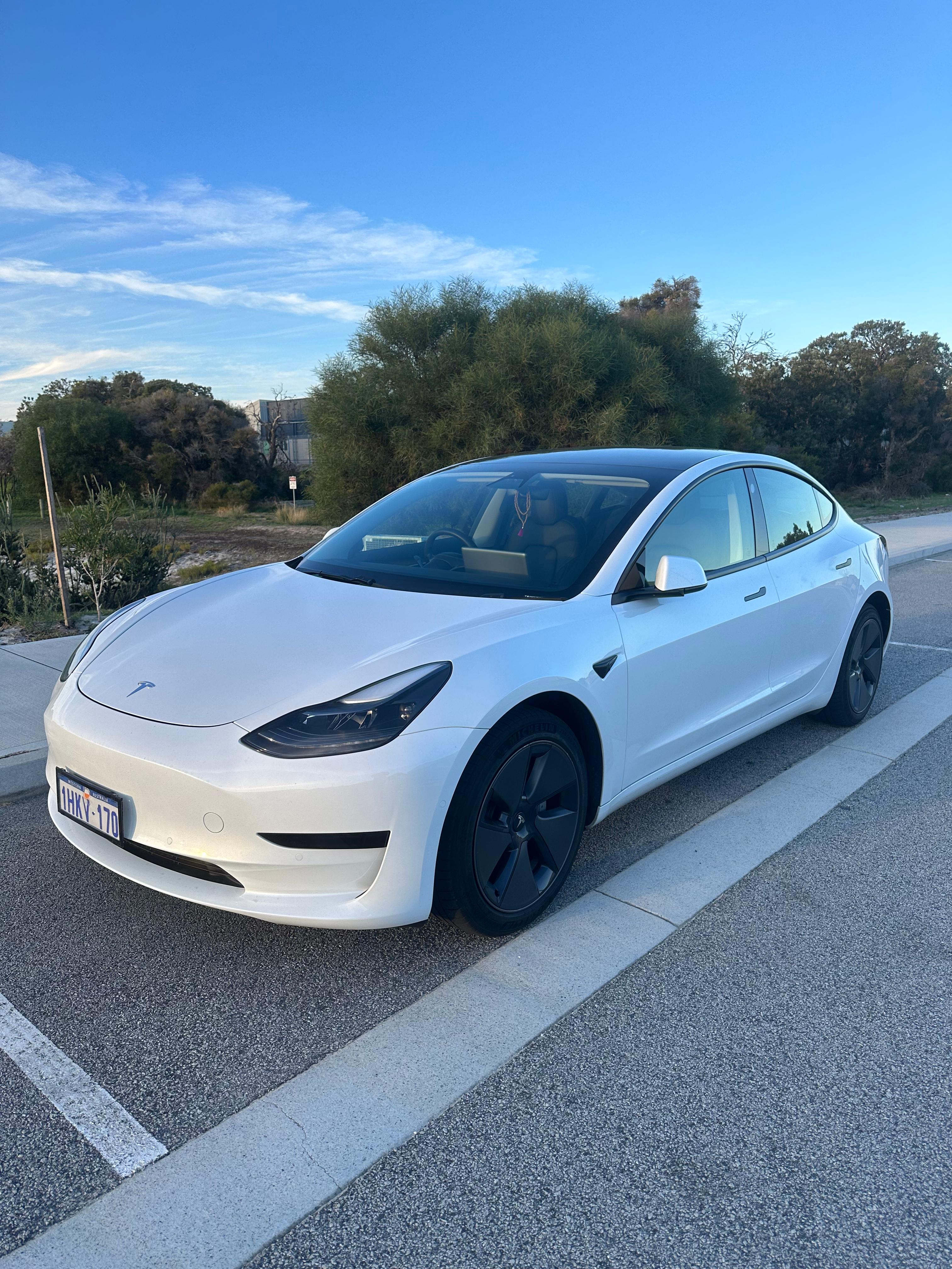 Tesla MODEL 3 2021 in 
