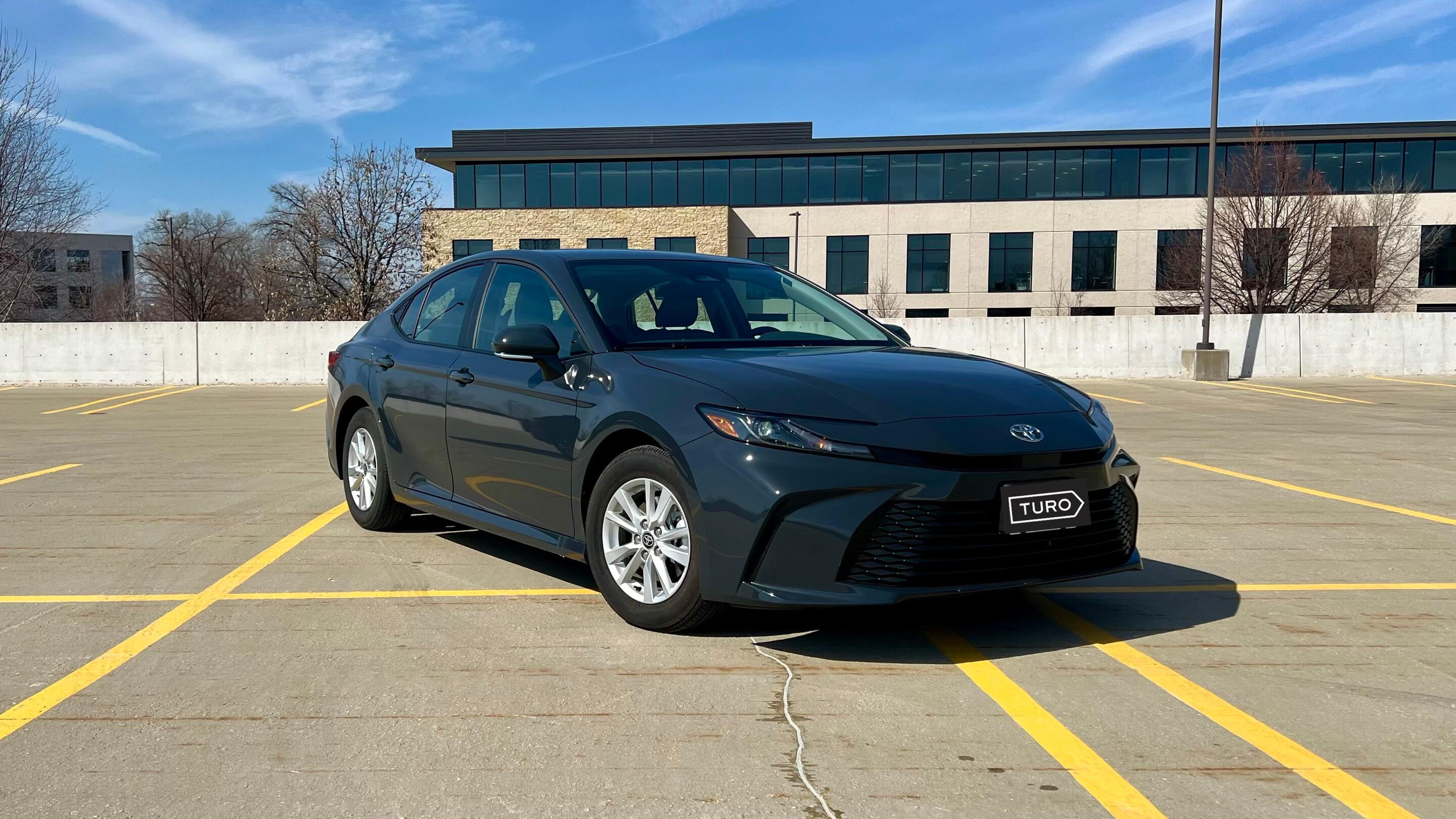 Toyota Camry Hybrid 2025 in Madison, WI