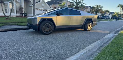 Tesla Cybertruck 2025