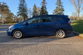 Toyota Prius v car