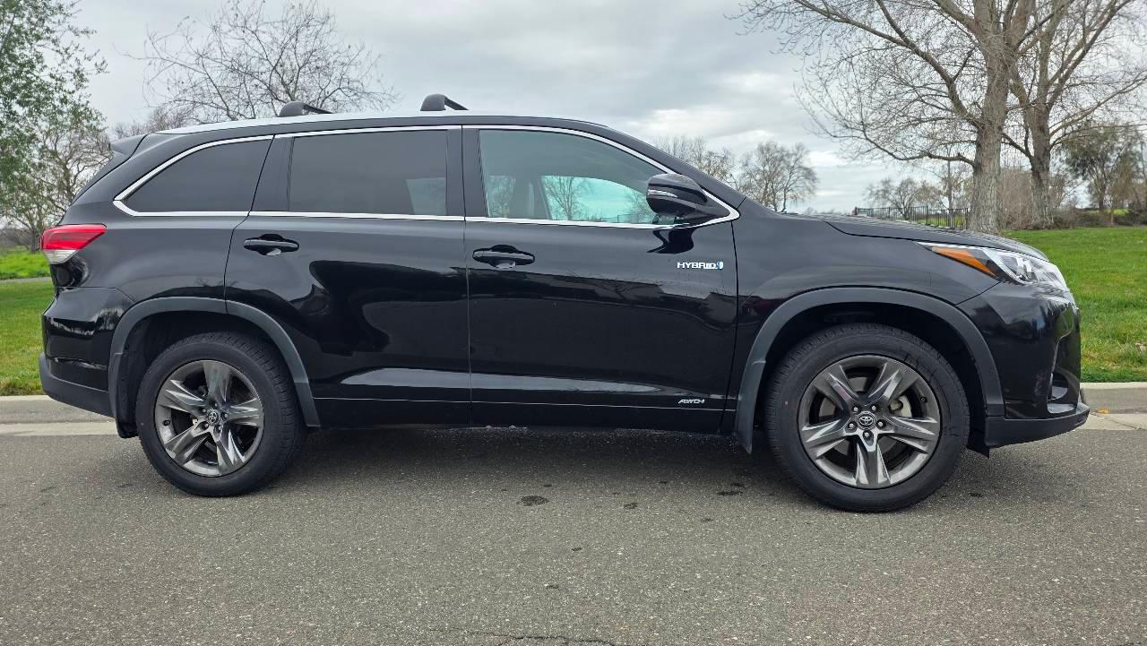 Toyota Highlander Hybrid 2017 in Sacramento, CA