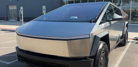 Tesla Cybertruck 2026