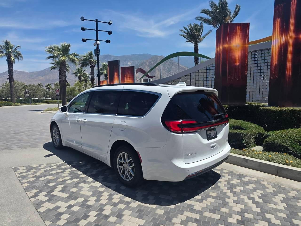 Chrysler Pacifica 2021 in Beaumont, CA