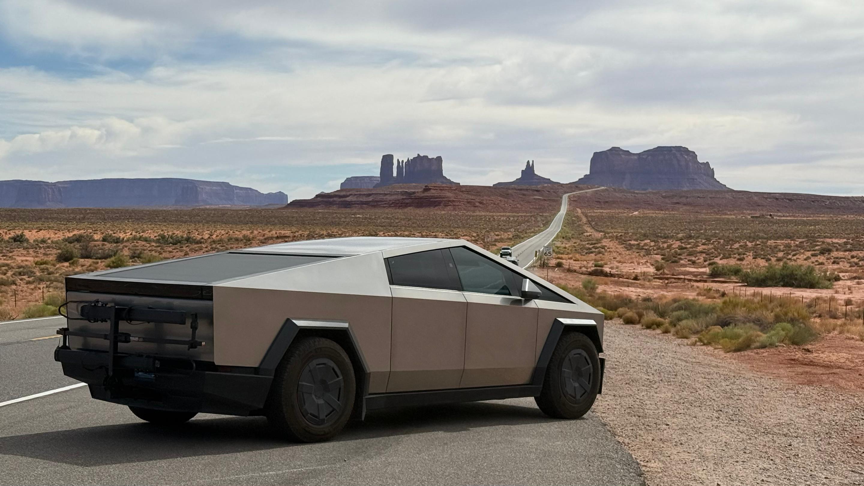 Tesla Cybertruck 2025 in Belgrade, MT