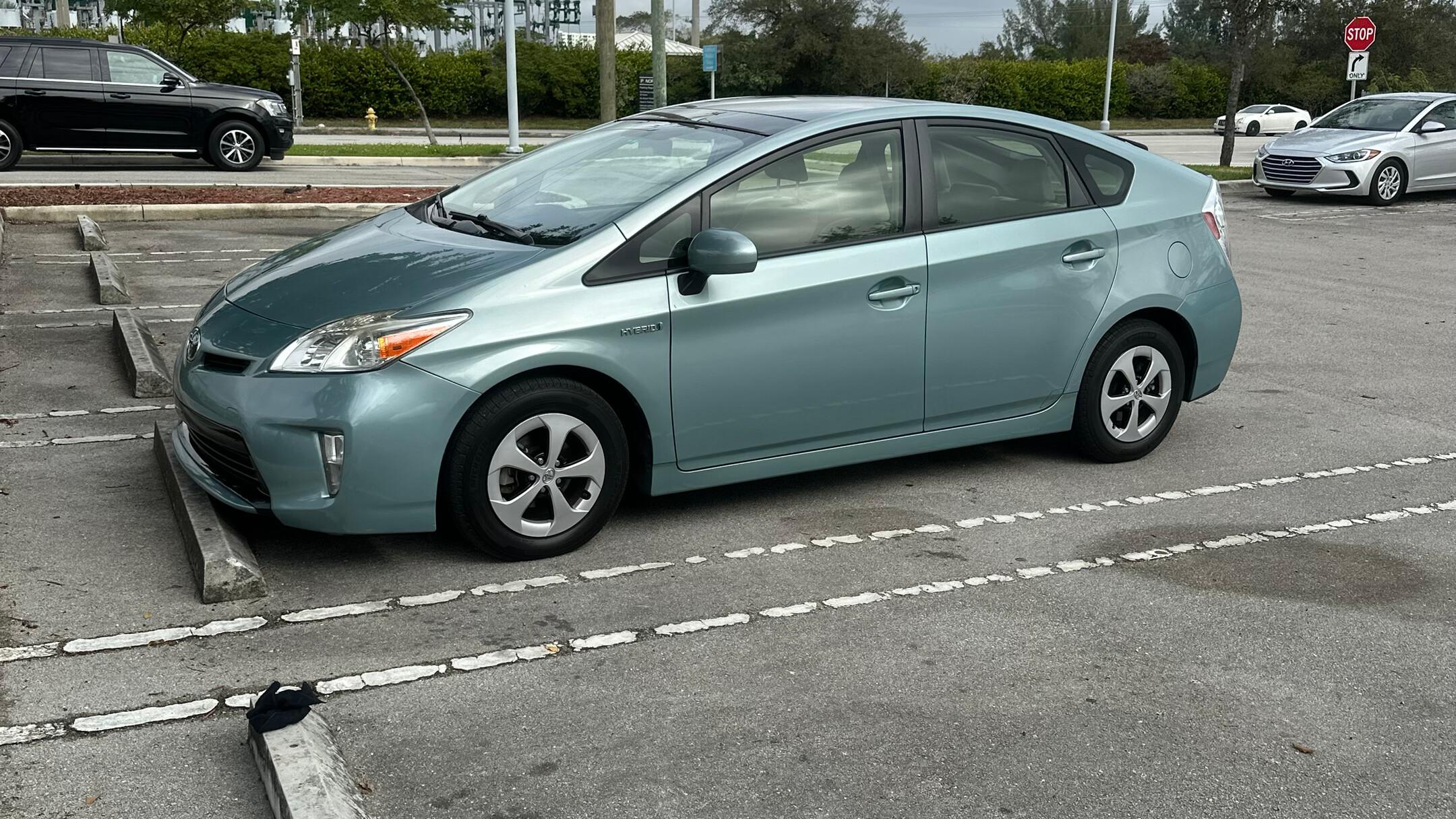 Toyota Prius 2015 in Miami, FL