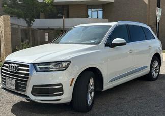 Audi Q7 car