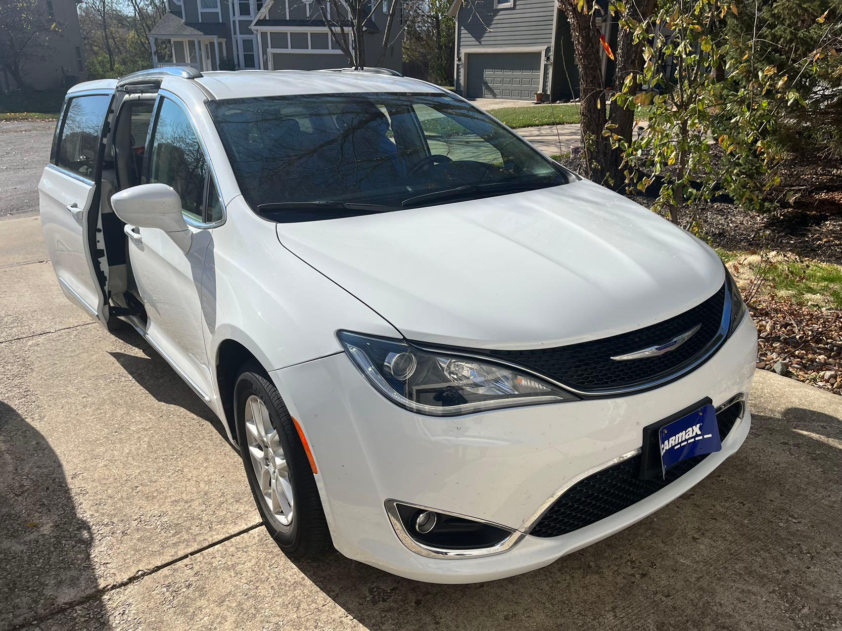 Chrysler Pacifica 2020 in Overland Park, KS