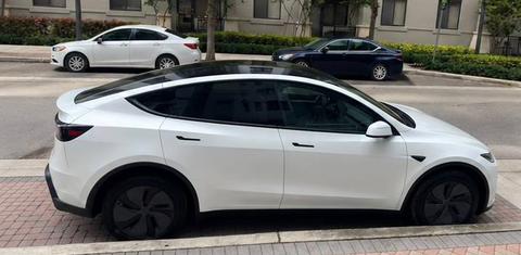 Tesla Model Y 2026