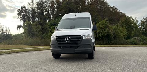 Mercedes-Benz Sprinter 2025