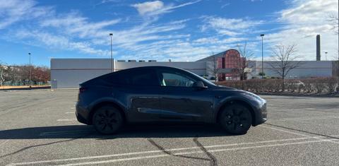 Tesla Model Y 2025