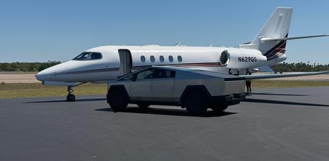 Tesla Cybertruck 2025