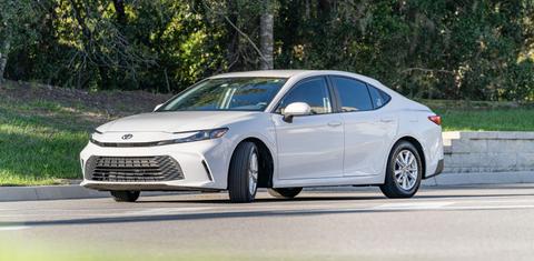 Toyota Camry Hybrid 2025