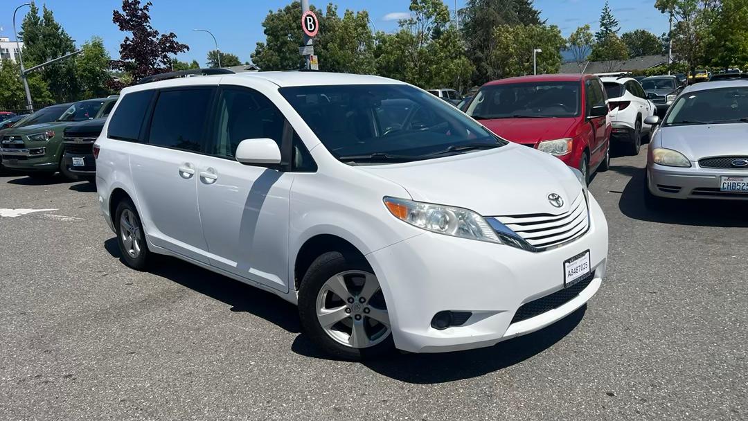 Toyota Sienna 2015 in Tukwila, WA