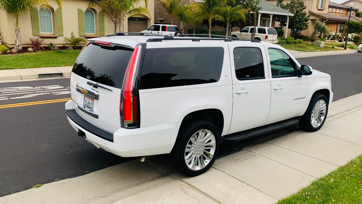 Chevrolet Suburban 2013 in 