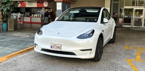 Tesla Model Y 2025