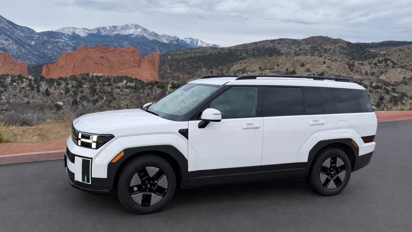 Hyundai Santa Fe Hybrid 2025 in Colorado Springs, CO