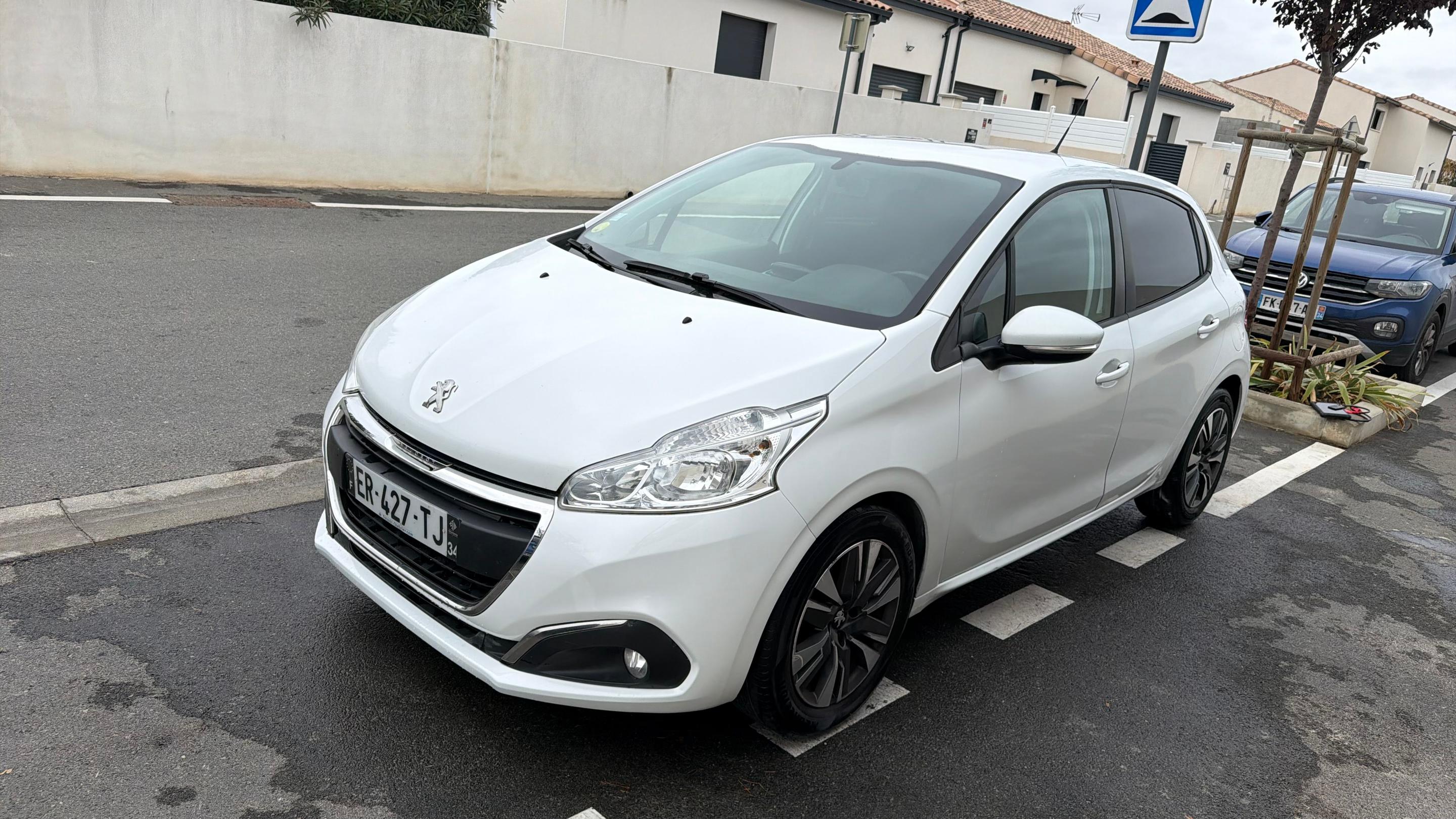 Peugeot 208 2017 in Béziers