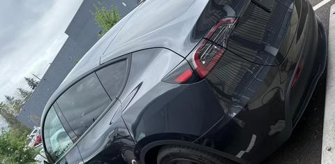 Tesla Model Y 2025
