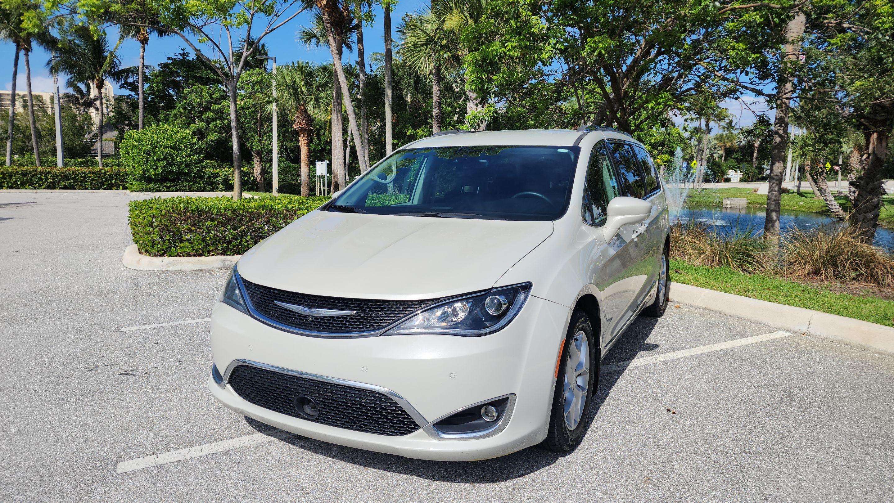 Chrysler Pacifica 2017 in North Palm Beach, FL