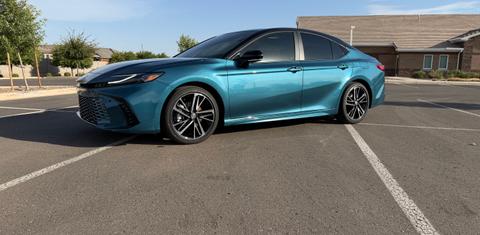 Toyota Camry Hybrid 2026
