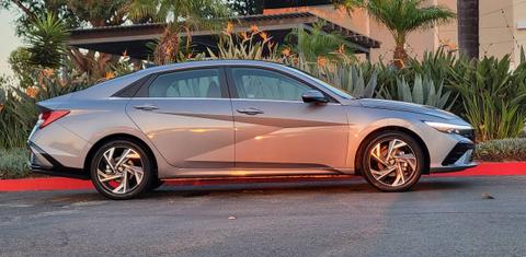 Hyundai Elantra 2025