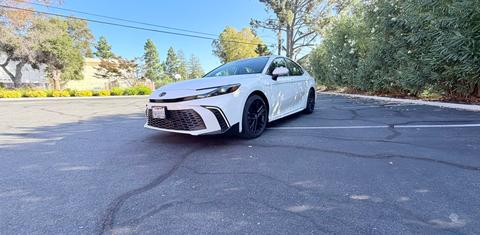 Toyota Camry Hybrid 2026
