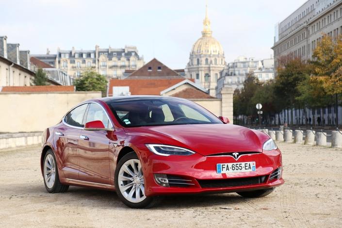 Tesla MODEL S 2018 à Paris