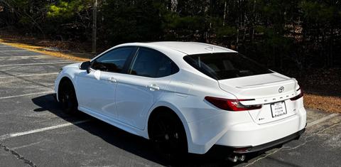 Toyota Camry Hybrid 2026
