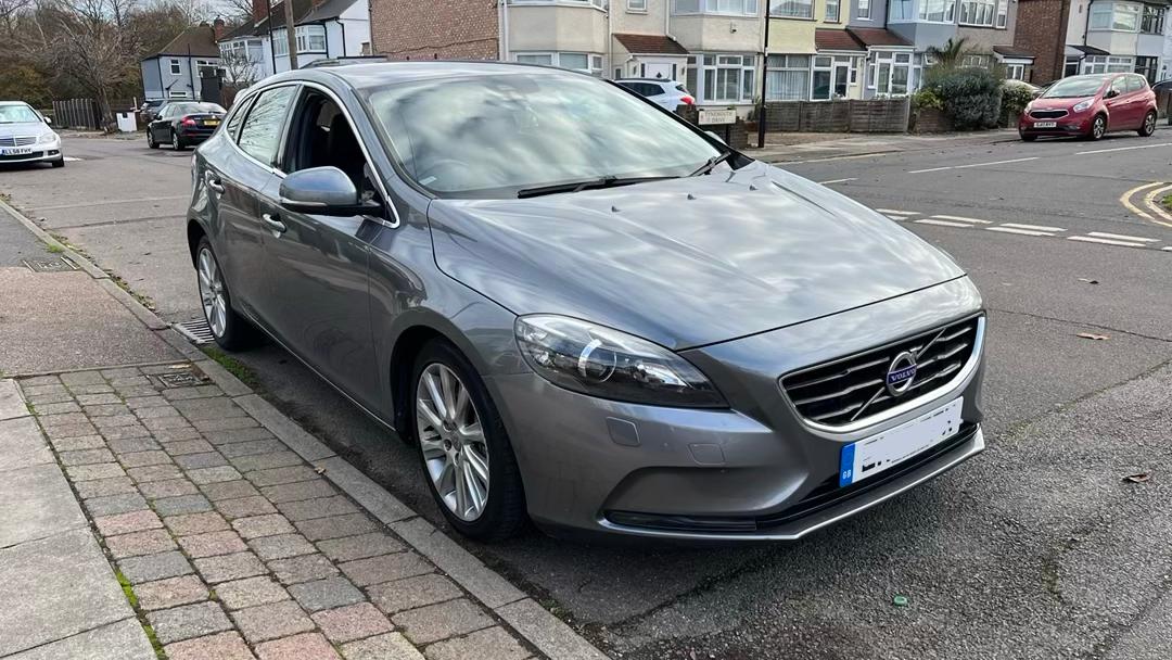 Volvo V40 2015 in Enfield
