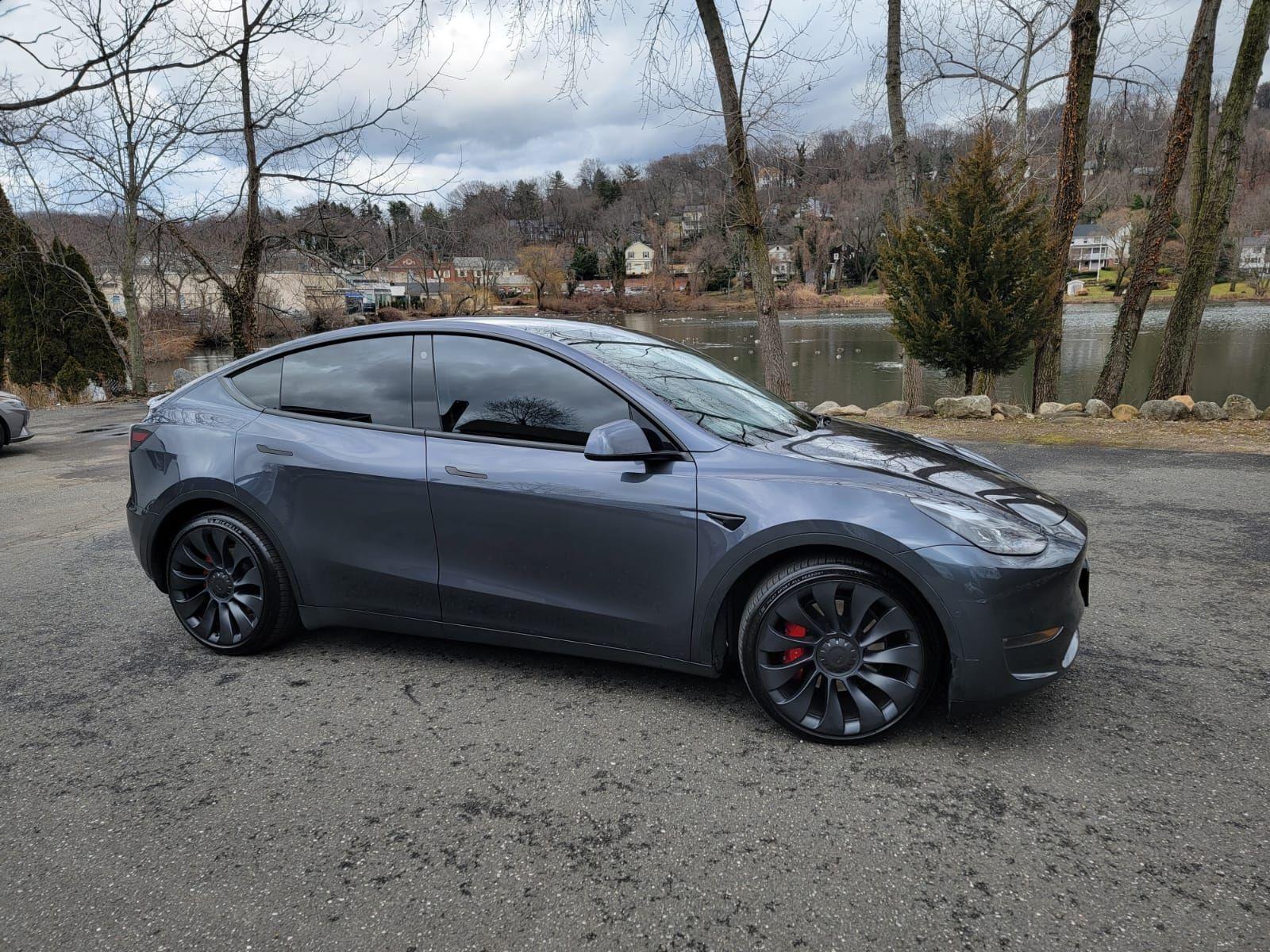 Tesla Model Y 2022 in Teaneck, NJ