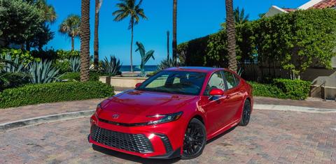 Toyota Camry Hybrid 2025