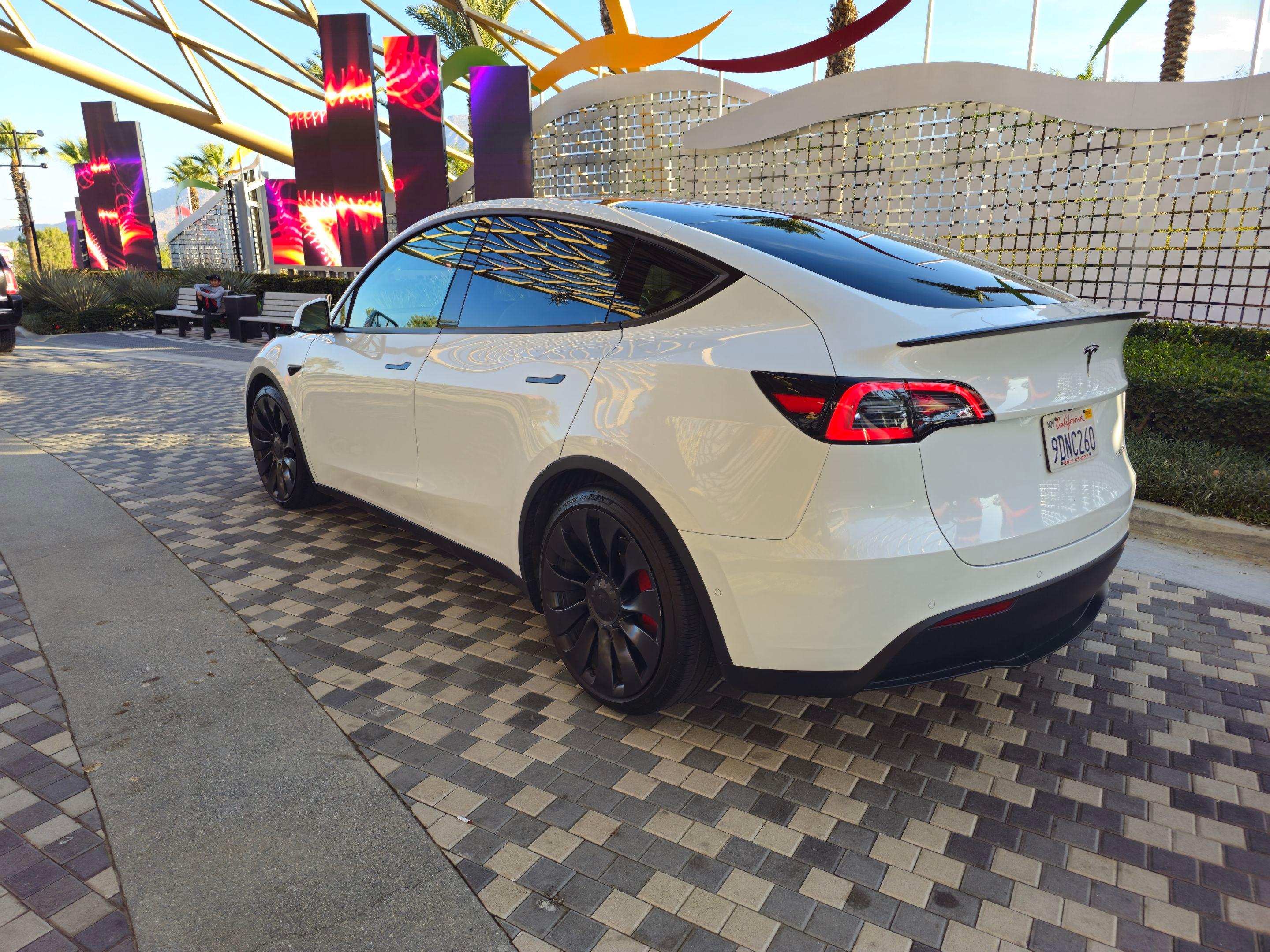 Tesla Model Y 2023 in Palm Springs, CA