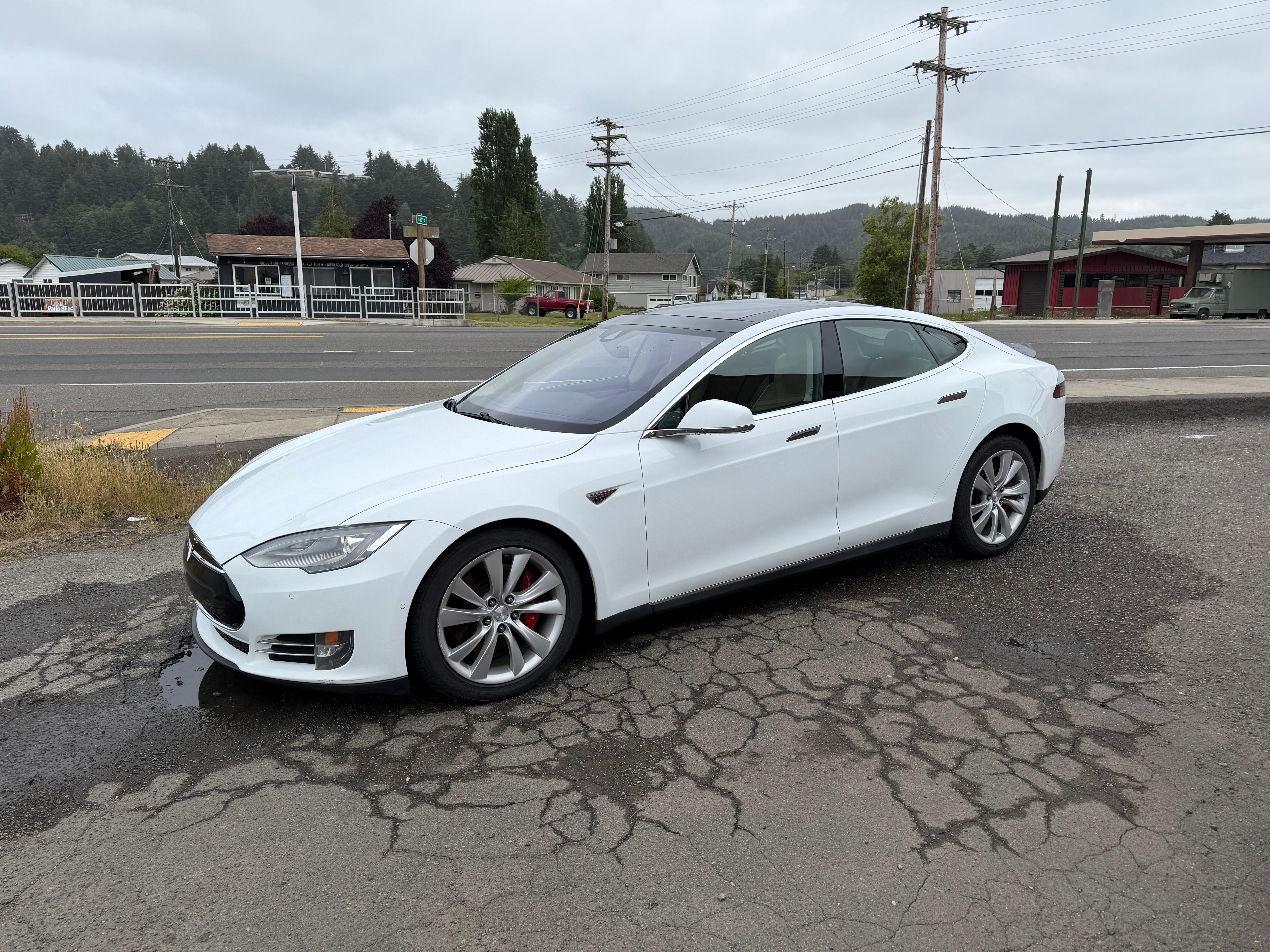 Tesla Model S 2015 in Cottage Grove, OR