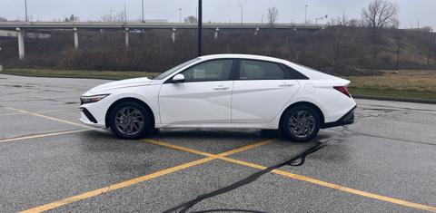 Hyundai Elantra 2024
