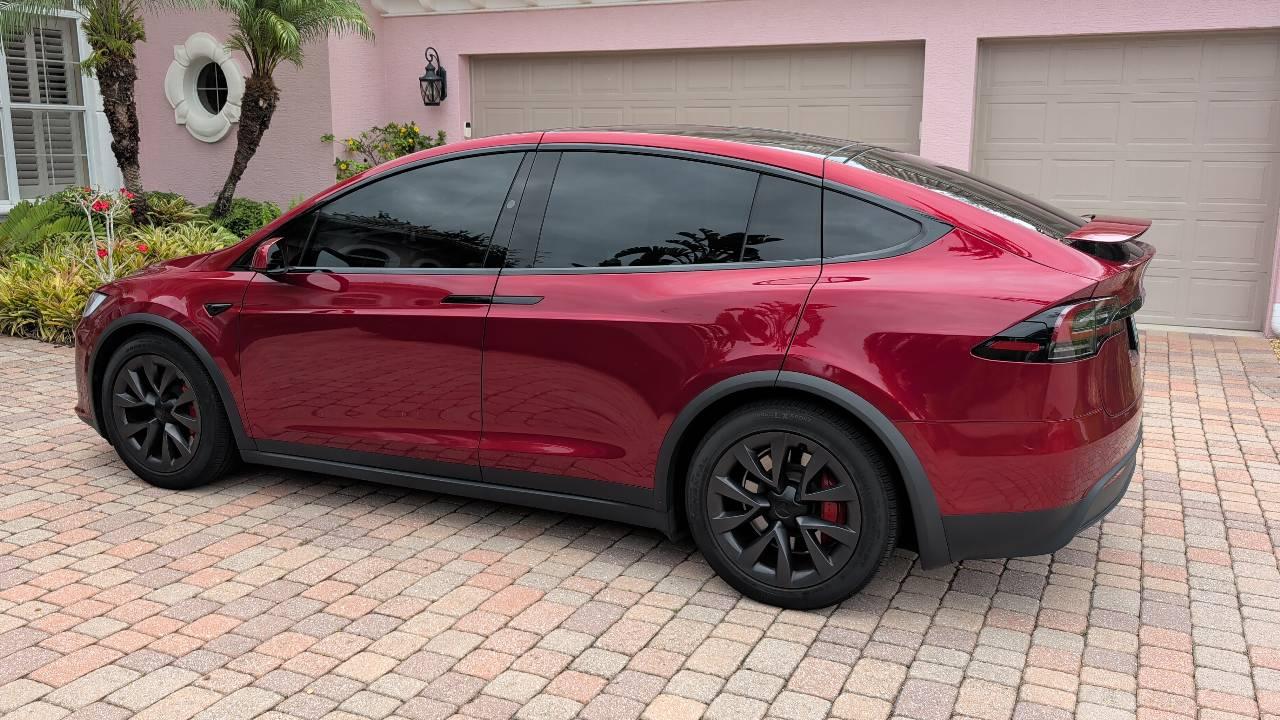 Tesla Model X 2023 in Sarasota, FL