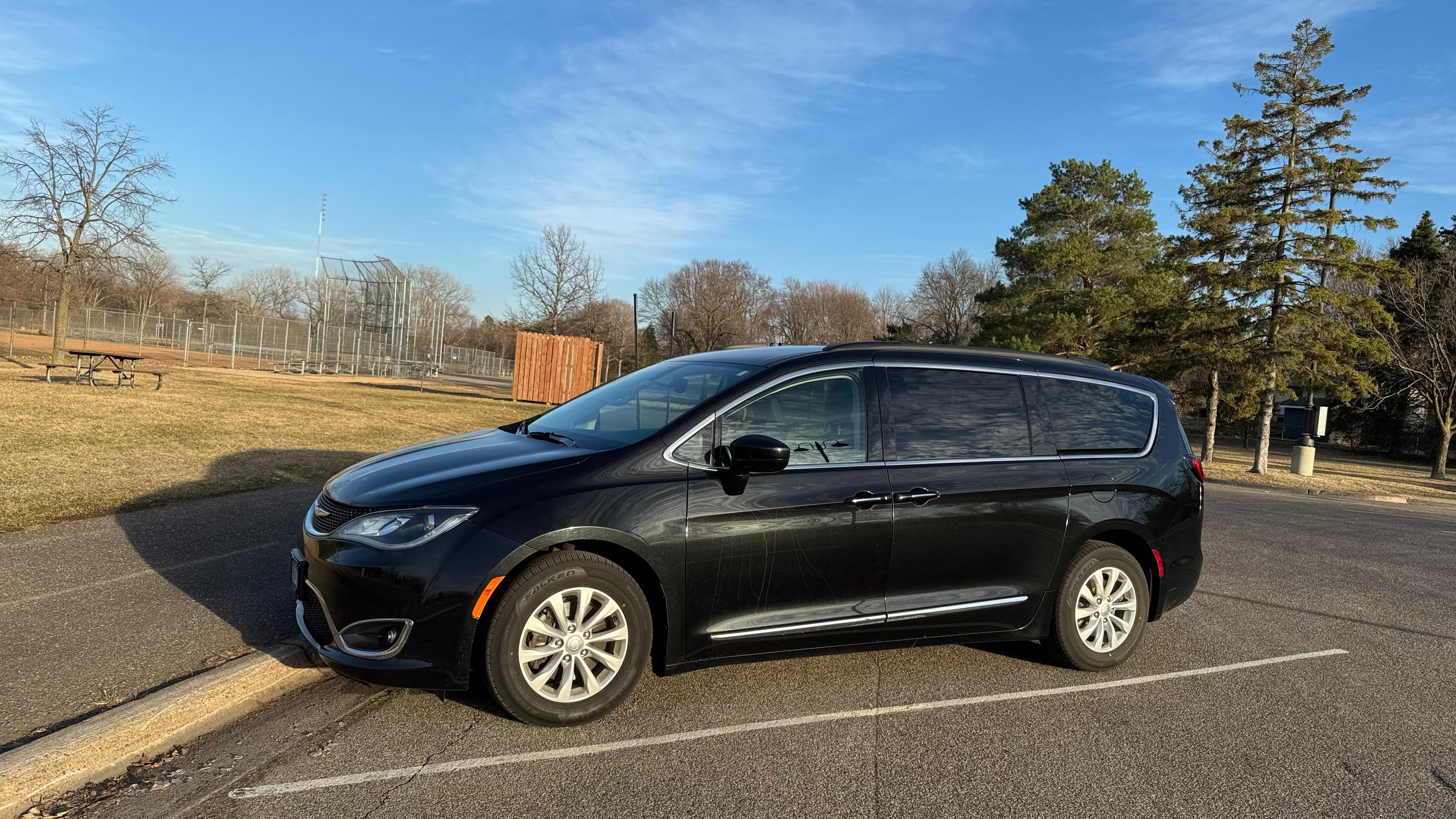 Chrysler Pacifica 2017 in Minneapolis, MN