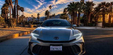 Toyota Camry Hybrid 2026