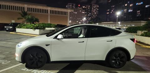 Tesla Model Y 2024