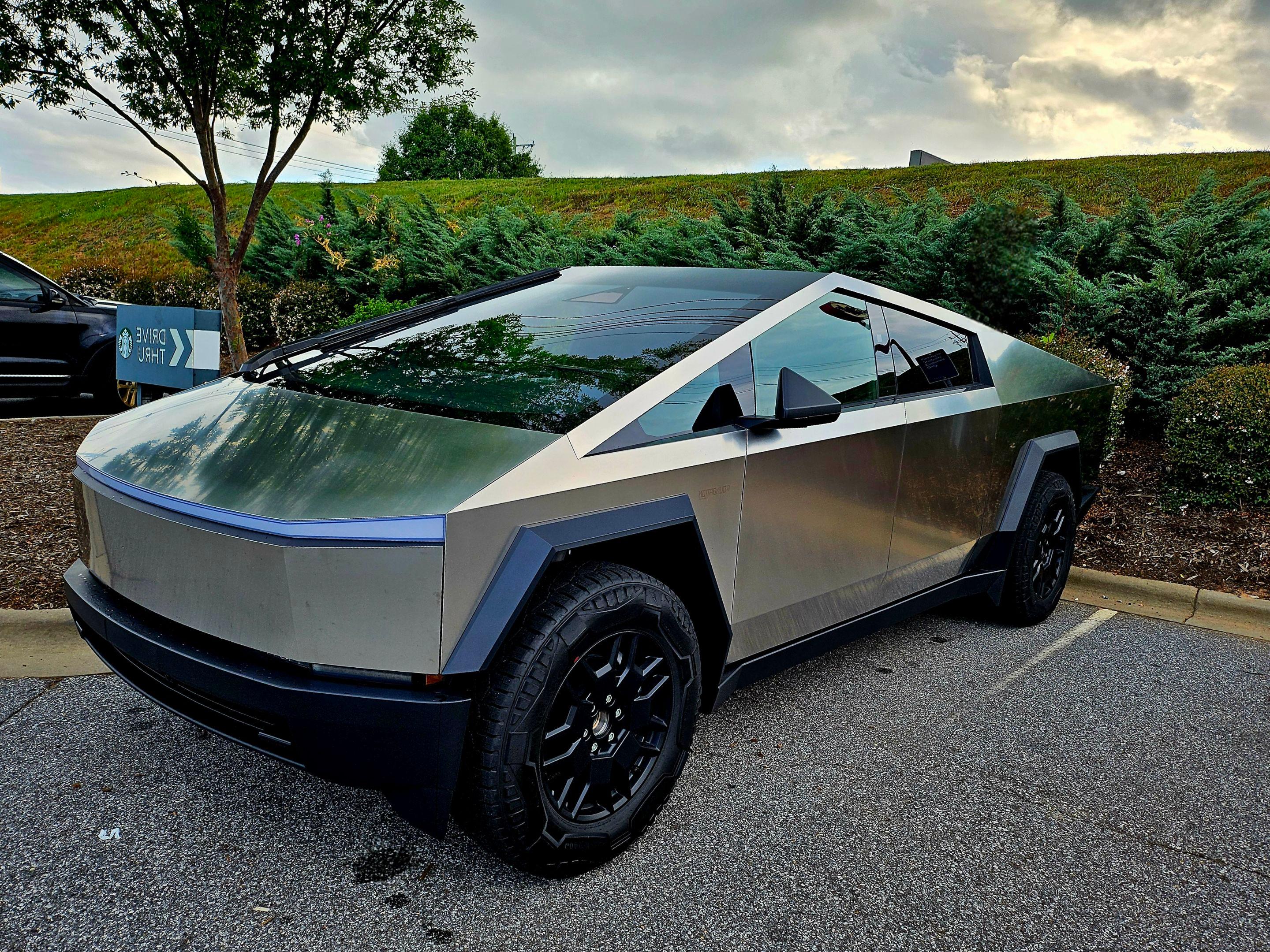 Tesla Cybertruck 2024 in Mills River, NC